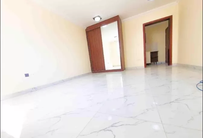Residential Ready Property Studio U/F Apartment  for rent in The-Pearl-Qatar , Doha-Qatar #14938 - 2  image 